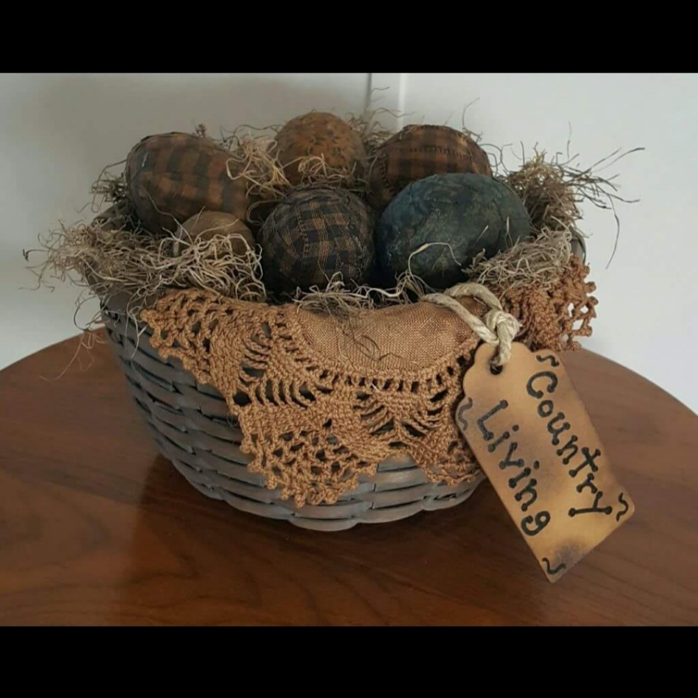 Primitive egg basket